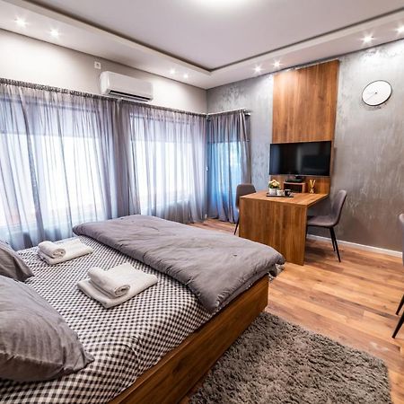 Ivi Place Apartments โนวีซาด ภายนอก รูปภาพ