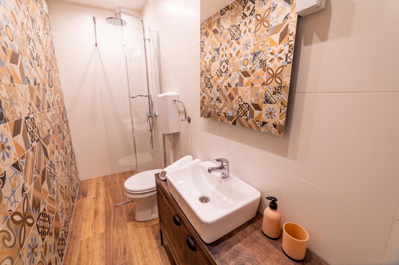 Ivi Place Apartments โนวีซาด ภายนอก รูปภาพ