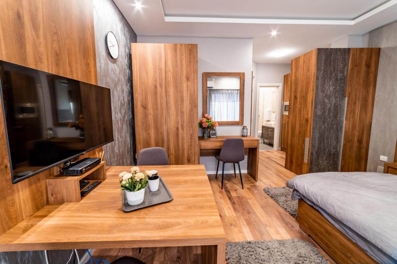 Ivi Place Apartments โนวีซาด ภายนอก รูปภาพ