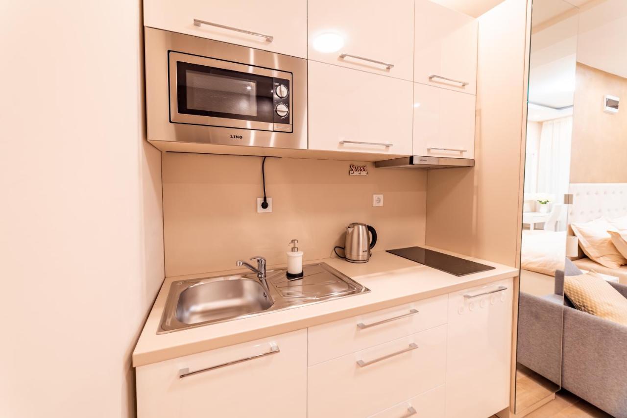 Ivi Place Apartments โนวีซาด ภายนอก รูปภาพ