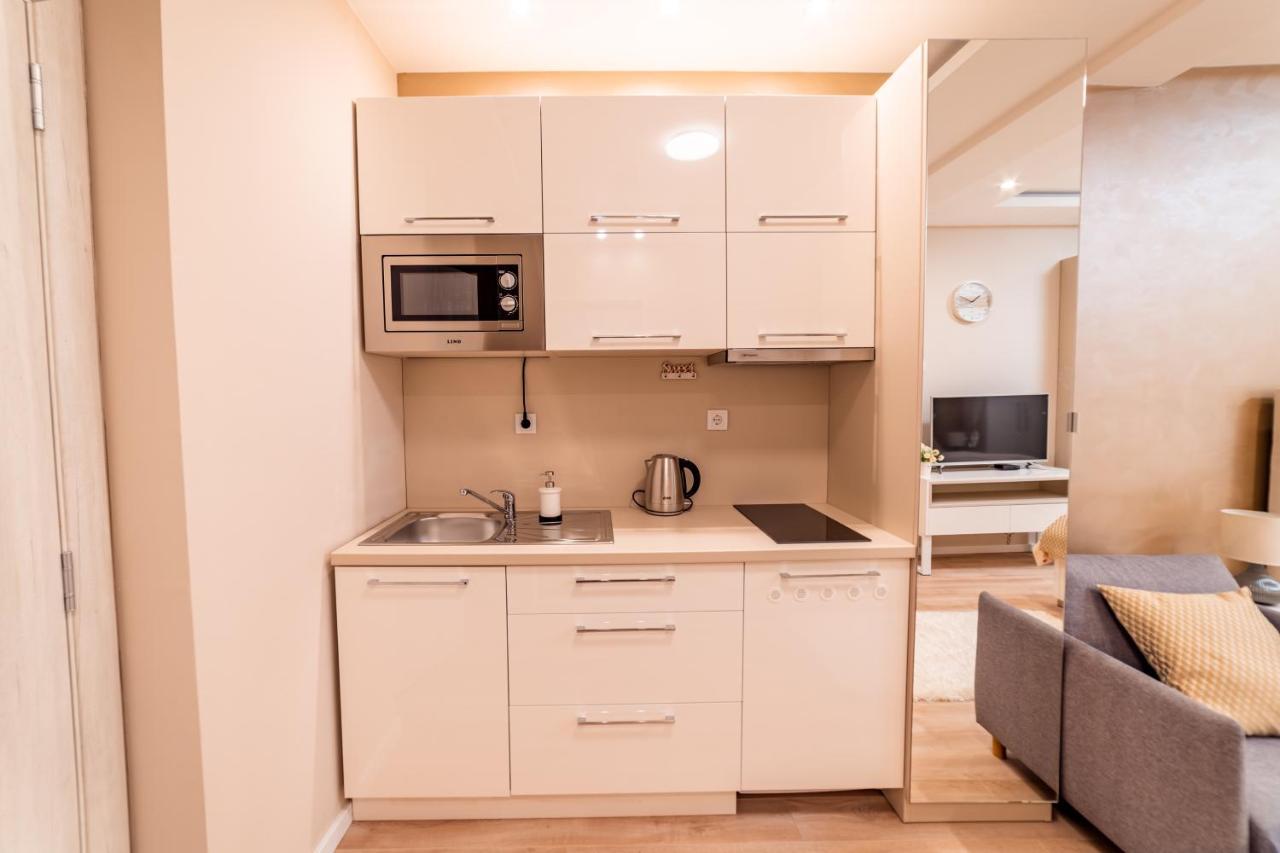 Ivi Place Apartments โนวีซาด ภายนอก รูปภาพ