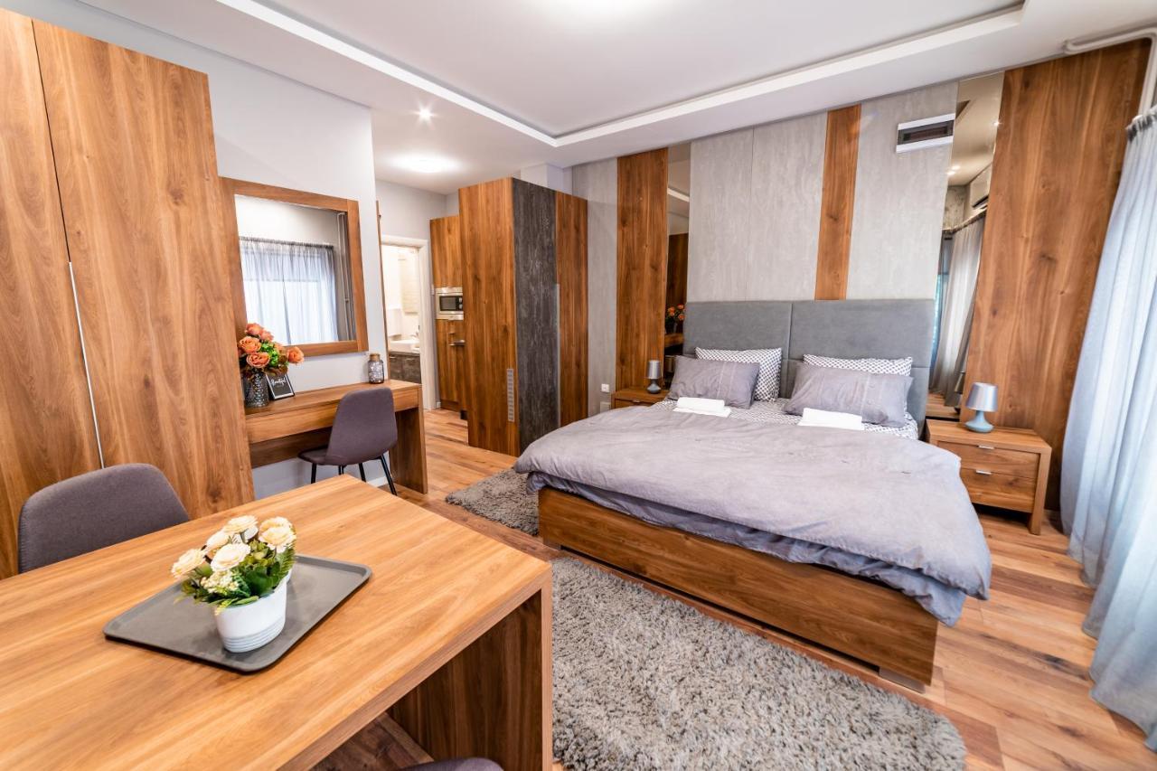Ivi Place Apartments โนวีซาด ภายนอก รูปภาพ