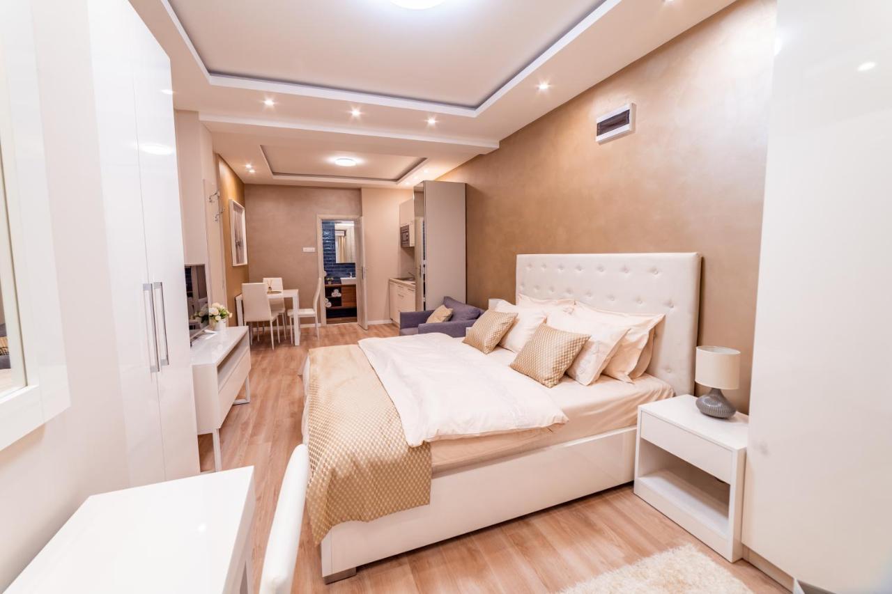 Ivi Place Apartments โนวีซาด ภายนอก รูปภาพ