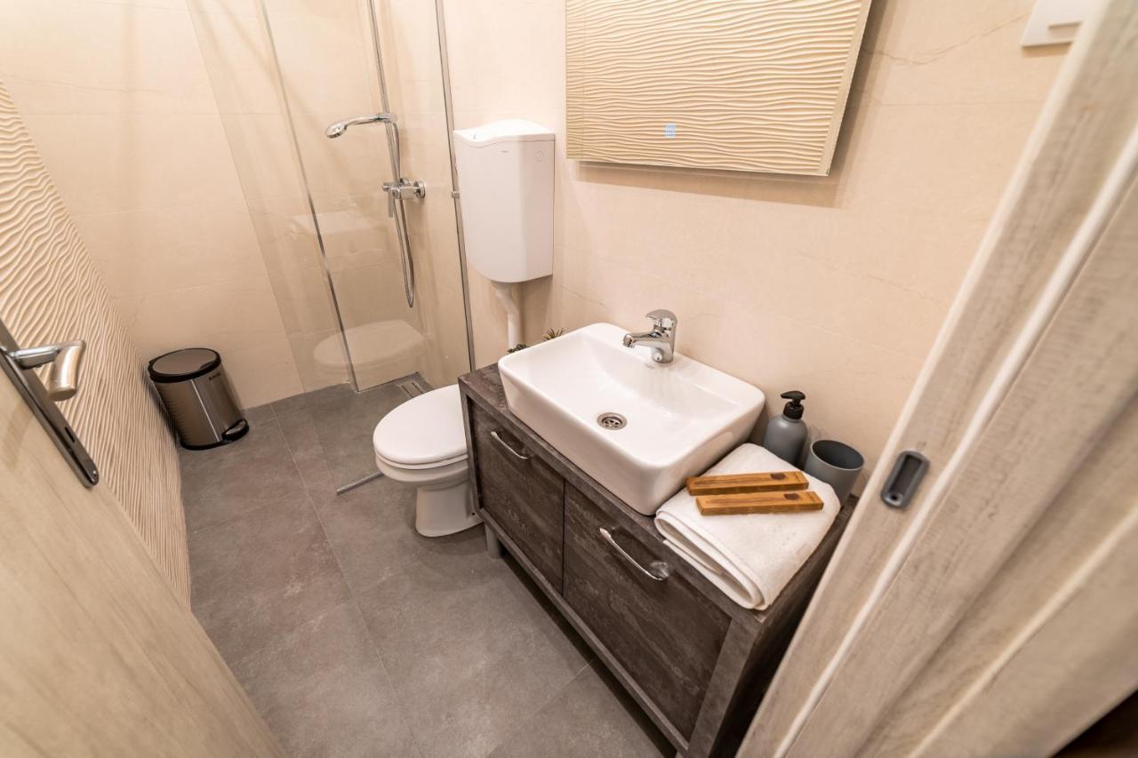 Ivi Place Apartments โนวีซาด ภายนอก รูปภาพ